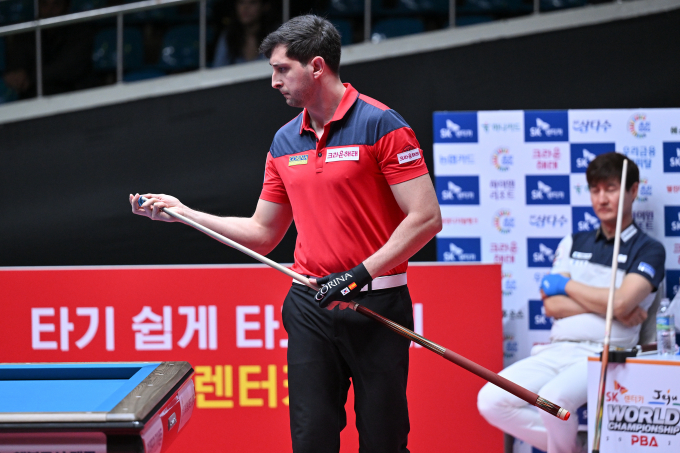 랭킹 1위 다비드 마르티네스 등 개인전 우승자들이 PBA월드챔피언십 32강을 넘지 못했다. 사진은 지난 12일 제주 제주시 한라체육관에서 열린  'SK렌터카 제주특별자치도 PBA-LPBA 월드챔피언십 2025' PBA 조별리그 최종전에서 탈락한 다비드 마르티네스의 모습. /사진=프로당구협회(PBA) 제공