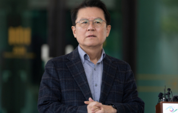 윤석열 대통령 변호인단 윤갑근 변호사가 최재해 감사원장 등 탄핵소추 기각에 대해 입장을 전했다. 사진은 윤석열 대통령 변호인단 윤갑근 변호사가 기자회견을 연 모습. /사진=뉴스1