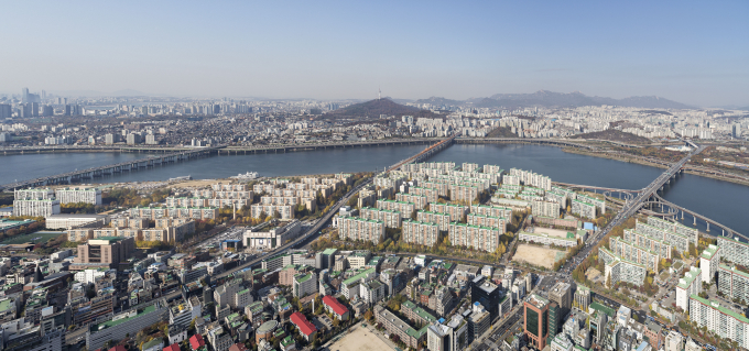 현대건설이 서울 강남구 압구정 일대 재건축 수주를 위해 압구정재건축영업팀을 신설하는 등 적극 행보를 보이고 있다. 사진은 압구정 일대 재건축 현장 모습. /사진 제공=현대건설