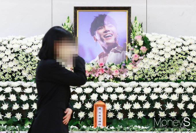 14일 서울 강남구 서울삼성병원 장례식장에 가수 휘성의 빈소가 마련됐다. /사진=사진공동취재단
