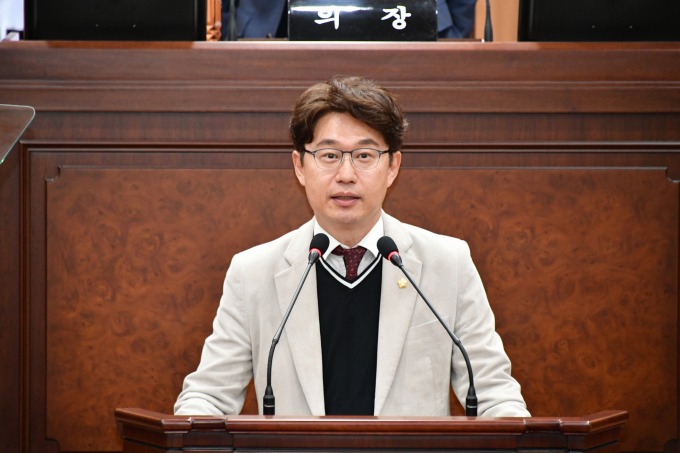 김동관 시의원이 시의회에서 5분 자유발언을 하고 있는 모습./사진=김해시의회
