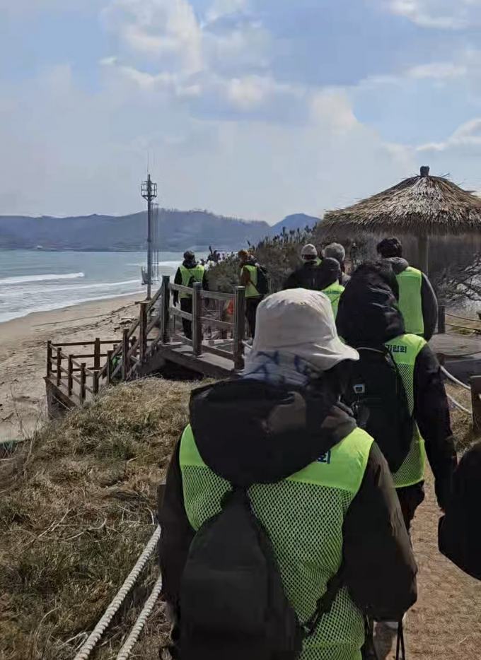 포항 호미반도 해안둘레길 걷기 인증 이벤트 참가자 모습/사진제공=포항시