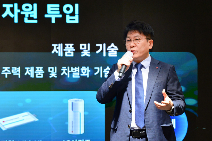 김동명 LG에너지솔루션 사장이 20일 서울 여의도 LG트윈타워에서 열린 '제5기 정기주주총회'에서 발표를 하고 있다. / 사진=LG에너지솔루션