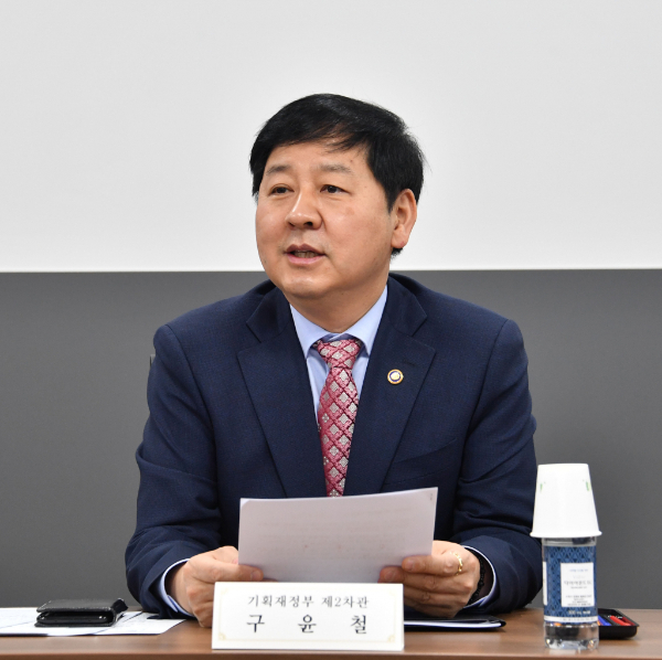구윤철 전 국무조정실장이 2021년4월10일 서울 종로구 정부서울청사에서 열린‘5G 활용 Open Innovation 구축 혁신선도모델 개발을 위한 간담회’를 주재, 발언하고 있다. 사진은 기사 내용과 직접적인 관련이 없음./사진=뉴시스 