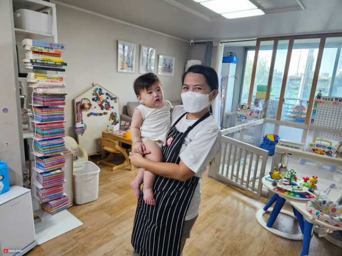 필리핀 가사관리사가 서울시 한 가정에서 가사 서비스를 제공하고 있다. /사진=서울시 제공
