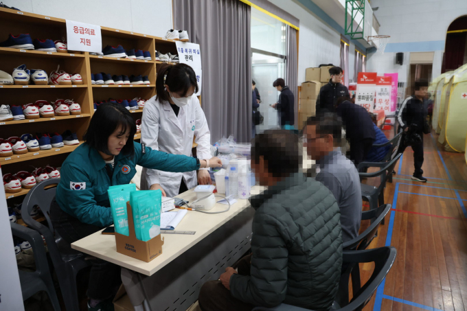 산청군 단성중학교에 마련된 임시 대피소 모습./사진=산청군