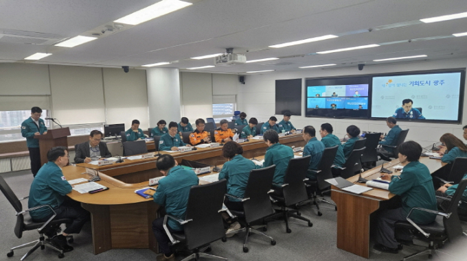 고광완 광주광역시 행정부시장이 27일 제1차 지역재난안전대책본부 회의를 주재하고 있다./사진=광주시