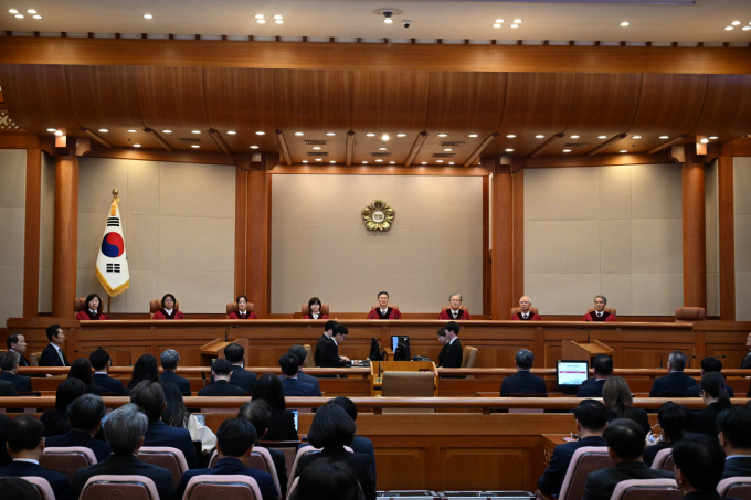 4일 서울 종로구 헌법재판소 대심판정에서 윤석열 대통령 탄핵심판 선고 기일이 진행되고 있다./사진=뉴스1 /사진=(서울=뉴스1) 사진공동취재단