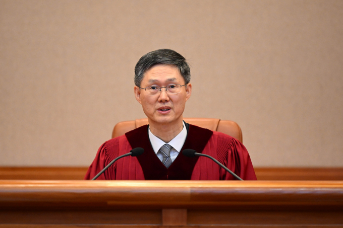문형배 헌법재판소장이 4일 서울 종로구 헌법재판소 대심판정에서 윤석열 대통령 탄핵심판 선고 기일에서 발언하고 있다. / 사진=사진공동취재단 