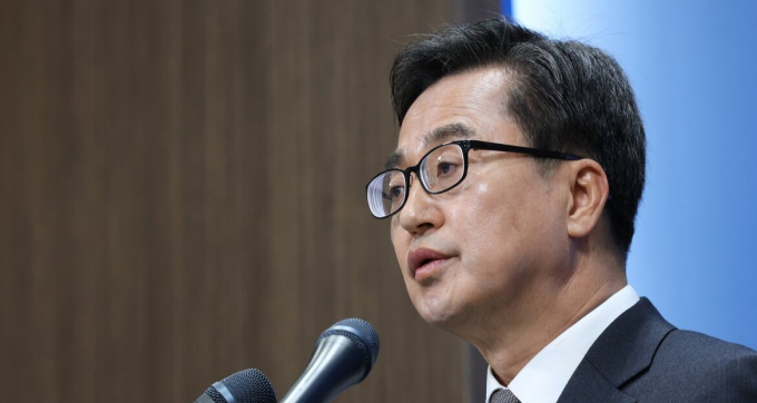 김동연 경기도지사가 4일 경기도청 브리핑룸에서 윤석열 대통령 파면 관련 입장 밝히고 있다./사진=뉴스1
