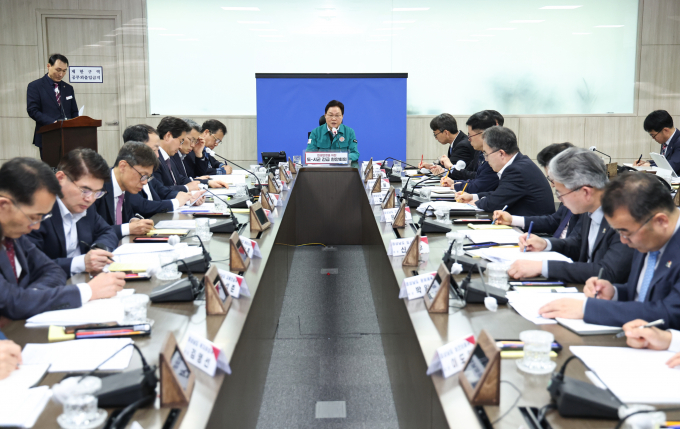 헌재의 윤석열 대통령 탄핵 인용 후 박완수 경남도지사가 도내 시장군수들과 긴급 영상회의를 열고 "민생안정, 공직기강 엄정 유지"를 강조했다./사진=경남도