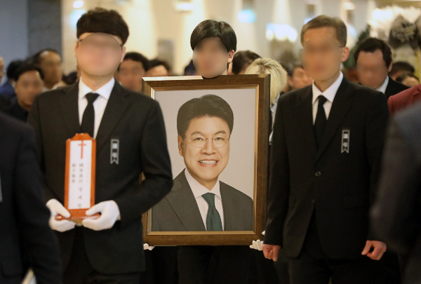 장제원 전 국민의힘 의원의 발인이 엄수된 가운데 그가 작성한 것으로 추정되는 유서가 공개됐다. 사진은 4일 부산 해운대백병원에서 장제원 전 국민의힘 의원의 발인식이 엄수되는 모습. /사진=뉴스1
