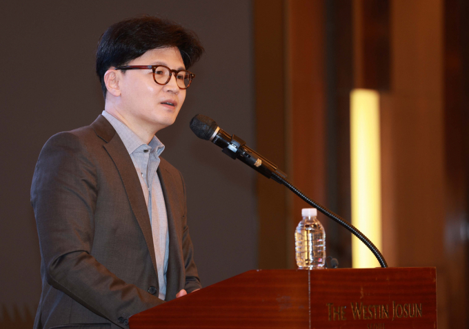 한동훈 전 국민의힘 대표가 화합을 강조했다. 사진은 한 전 대표가 지난달 24일 한 포럼에서 강연하는 모습. /사진=뉴시스   