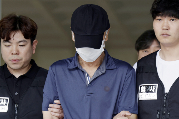 모녀에게 흉기를 휘둘러 살해하고 도주한 혐의로 재판 넘겨진 박학선이 대법원으로부터 무기징역을 확정받았다. 사진은 지난해 6월7일 서울 강남 오피스텔 모녀 살해 혐의로 구속된 박학선이 검찰로 송치되는 모습. /사진=뉴시스