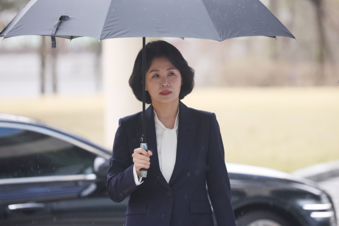 '공직선거법 위반' 혐의로 1심에서 벌금형을 선고받은 이재명 더불어민주당 대표 배우자 김혜경씨가 14일 경기 수원시 영통구 수원고등법원에서 열린 항소심 공판에 출석했다. /사진=뉴스1