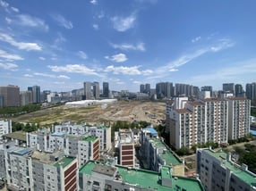 용산국제업무지구 개발 수혜가 기대되는 용산정비창 전면1구역 재개발 공사 입찰에 HDC현대산업개발과 포스코이앤씨가 참여했다. 사진은 2022년 용산정비창 일대 모습. /사진=머니투데이