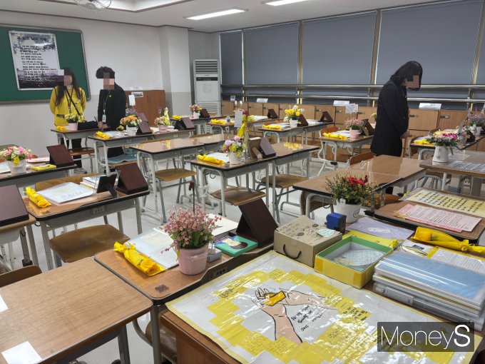 세월호 참사 11주기를 맞이했지만 여전히 많은 시민들이 단원고 학생들을 기억했다. 사진은 16일 경기 안산시 단원구 4·16기억교실의 모습. /사진=최진원 기자