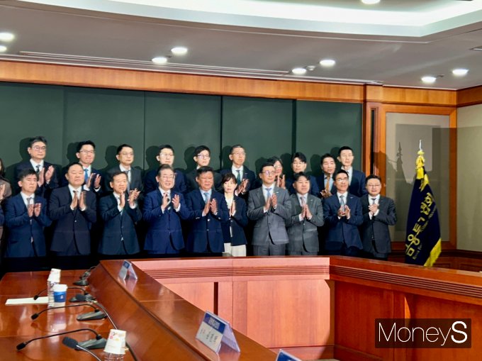 이 후보는 간담회에 앞서 향후 정책 구상 방향으로 정부의 역할 확대도 언급했다.  사진은 21일 서울 여의도 소재 금융투자협회에서  '자본시장 활성화를 위한 정책 간담회'가 열린 모습. /사진=김성아 기자