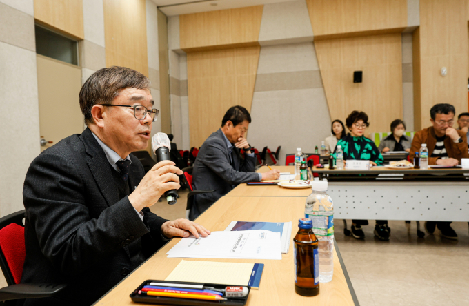 화성특례시 조승문 제2부시장이 지난 18일 뱃놀이 축제 전문가 자문회의에서 발언하고 있다. / 사진제공=화성특례시