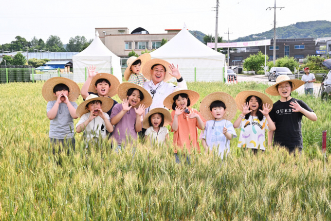 수도권 대표 관광지로 도약하고 있는 경기 양평군이 사계절 내내 다채로운 축제를 즐기는 '명품 축제도시' 만든다. 사진은 양평 밀 축제 모습. / 사진제공=양평군