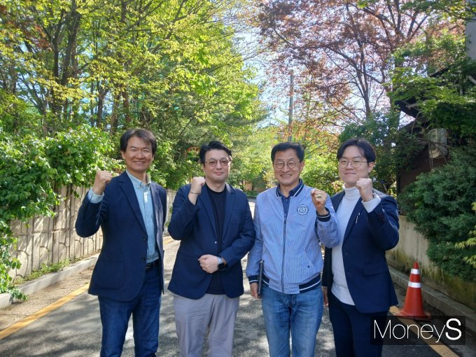 (왼쪽부터)세목모임에 참석한 황현석 모큐라텍 전무, 박호영 모큐라텍 대표, 박종각 의원, 이수현 모큐라텍 부사장./사진=머니S 강한빛 기자