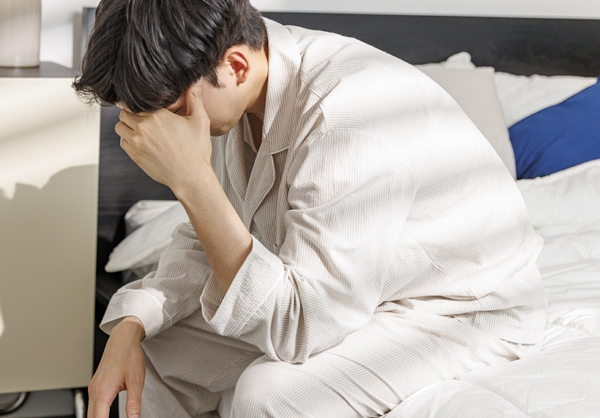 10년 가까이 사실혼 관계를 유지한 아내의 진실을 알고 충격 받은 남성이 조언을 구했다. 사진은 기사의 이해를 돕기 위한 삽화. /삽화=이미지투데이