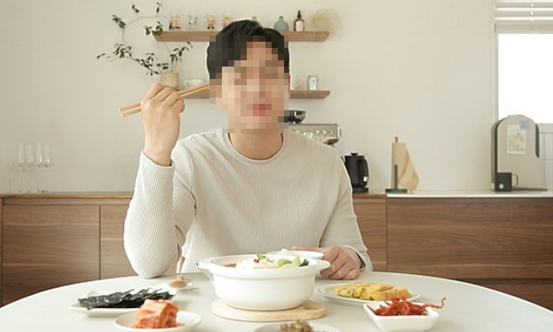 아내에게 아침밥을 차려달라고 조르는 남편이 질타를 받고 있다. 사진은 기사의 이해를 돕기 위한 삽화. /삽화=이미지투데이