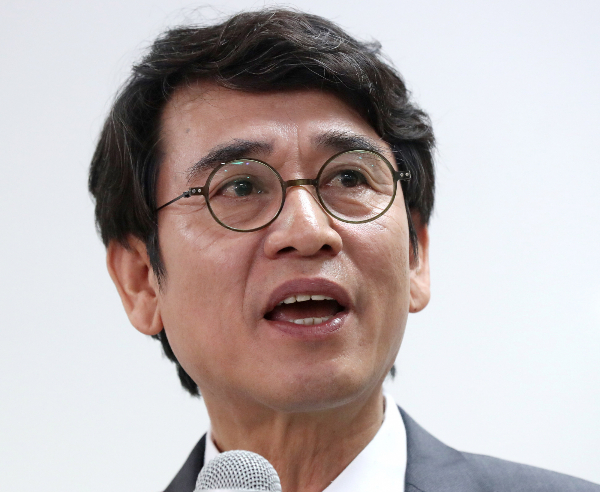 유시민 작가는 지귀연 판사가 윤석열 전 대통령에게 갖가지 특혜를 제공했다고 주장하며 응징하겠다고 밝혔다. 사진은 유시민 작가가 노무현재단에서 열린 노무현 전 대통령 서거 10주기 기자간담회에 참석한 모습. /사진=머니투데이