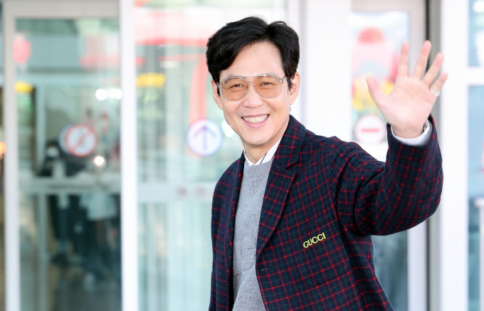 이정재가 대주주로 있는 아티스트컴퍼니가 신주 발행 정당성을 인정받았다. 사진은 지난 2월23일 배우 이정재가 밀라노 패션위크 참석 차 인천국제공항 제2여객터미널을 통해 이탈리아로 출국하고 있는 모습. /사진=뉴스1