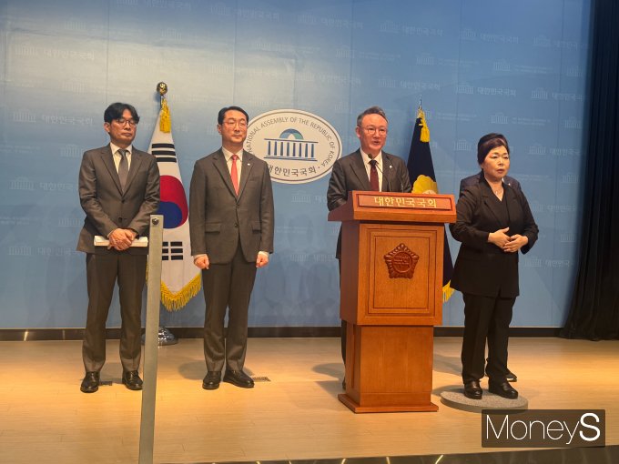 한동훈 국민의힘 대선 예비후보 캠프가 24일 국회소통관에서 외교안보 정책 비전을 발표했다. /사진=김서연기자 