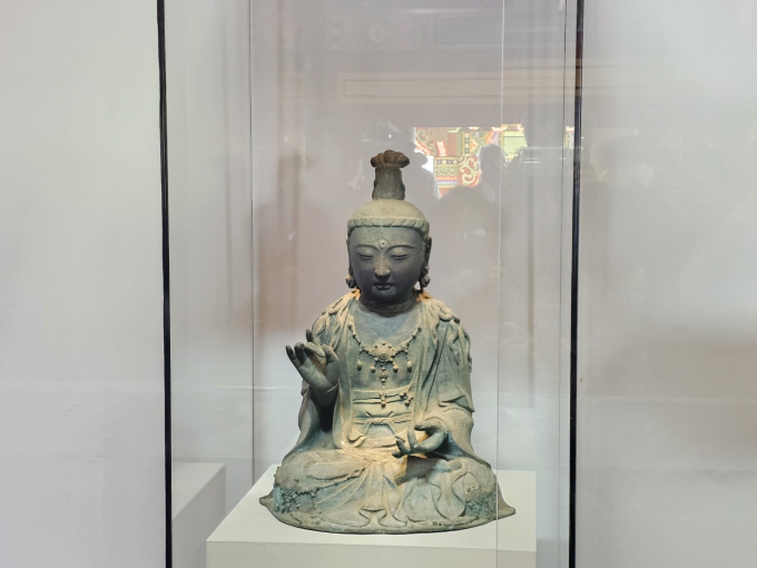 2012년 일본 나가사키현 쓰시마섬 사찰 관음사(간논지·観音寺)에서 도난당해 한국에 반입된 금동관음보살좌상이 다음 달 일본에 반환된다. 사진은 충남 서산 부석사에  봉안 중인 금동관세음보살상의 모습.  /사진=뉴시스