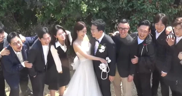 김지민, 김준호의 웨딩촬영 현장이 공개됐다. 사진은 김준호, 김지민 웨딩 사진 촬영 현장을 찾은 KBS 21기 동료들의 모습. /사진=유튜브 채널 '준호 지민' 캡처