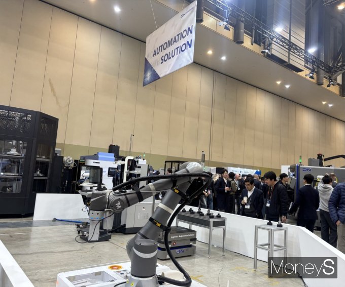 지난 2일 DN솔루션즈의 제15회 자체 국제 공작기계 전시회인 'DIMF(DN Solutions International Machine tool Fair)'의 자동화 솔루션 기술 전시 부스. /사진=이예빈 기자