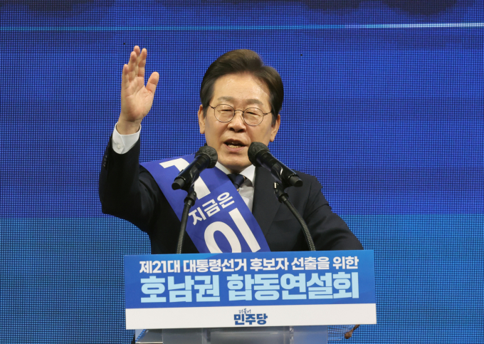 이재명 더불어민주당 대선 경선 후보가 26일 오후 광주 서구 김대중컨벤션센터에서 열린 호남권 합동연설회에서 연설을 하고 있다. / 사진=뉴스1 김태성 기자 /사진=(광주=뉴스1) 김태성 기자
