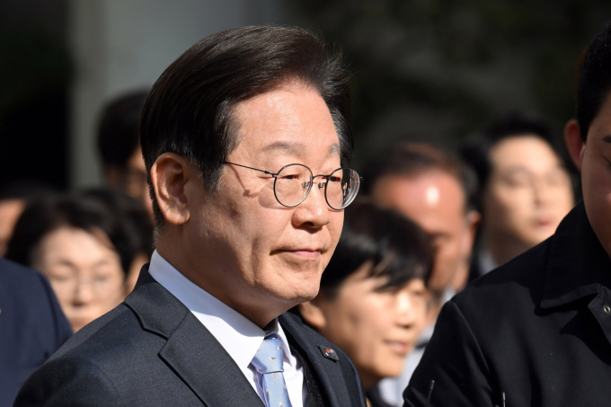 이재명 더불어민주당 대선 경선 후보가 자신의 공직선거법 위반 사건과 관련해 "대법원이 정상적으로 잘 판단할 것"이라고 전했다. 사진은 이재명 더불어민주당 대표가 지난 3월26일 서울 서초구 서울고등법원에서 열린 공직선거법 위반 혐의 항소심 선고 공판에서 무죄를 선고받은 뒤 법원을 나서는 모습. /사진=뉴시스