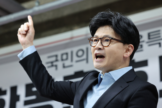 한동훈 국민의힘 대선 경선 후보가 28일 안보 강화 정책을 공개했다. 사진은 전날 서울 여의도 국민의힘 서울시당에서 열린 국민의힘 서울 광역·기초의원 간담회에 참석한 한 후보. /사진=뉴스1