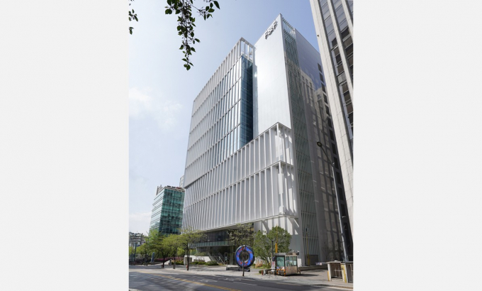 F&F가 지난 14일 강남 테헤란로 신사옥으로 본사를 이전했다. F&F 강남 신사옥 외부 전경. /사진=F&F
