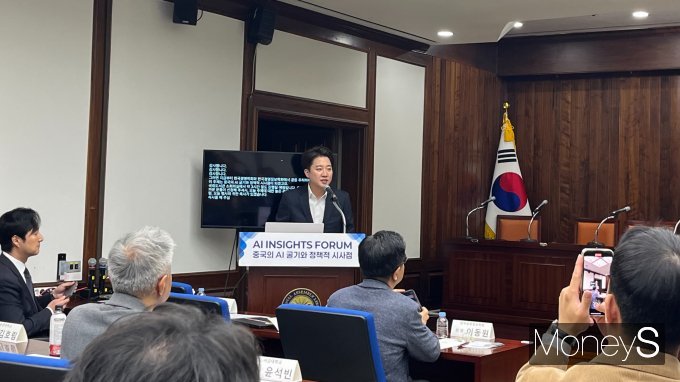 이준석 개혁신당 대선 후보가 28일 AI(인공지능) 인사이트 포럼에 참석했다. 사진은 행사에서 축사를 진행하는 이 후보. /사진=김동욱 기자