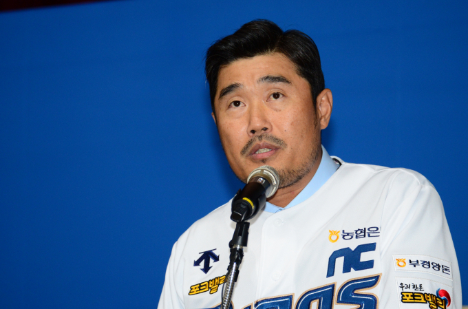 이호준 감독이 이끄는 NC다이노스가 작전·주루코치 진종길 QC코치로 보직 이동했다.사진은 지난해 10월31일 NC 다이노스 제 4대 사령탑에 취임한 이호준 감독의 모습. /사진=뉴시스