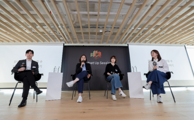 구본정 넷플릭스 마케팅 파트너십 매니저(왼쪽부터), 최윤정 사업개발부문 디렉터, 정한나 네이버 멤버십 리더, 나은빈 마케팅 책임리더가 지난 28일 네넷 밋업 간담회에 참석한 모습. /사진=네이버