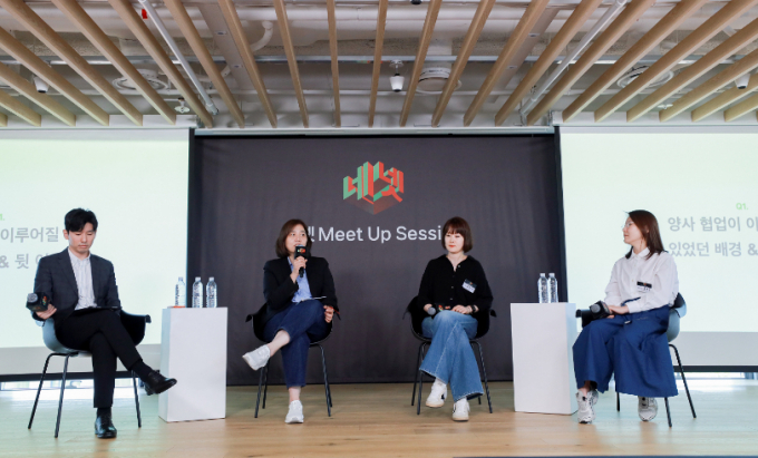 지난 28일 '네이버 넷플릭스 밋업' 세션에 나선 구본정 넷플릭스 마케팅 파트너십 매니저(왼쪽부터), 최윤정 사업개발부문 디렉터, 정한나 네이버 멤버십 리더, 나은빈 마케팅 책임리더. /사진=네이버 