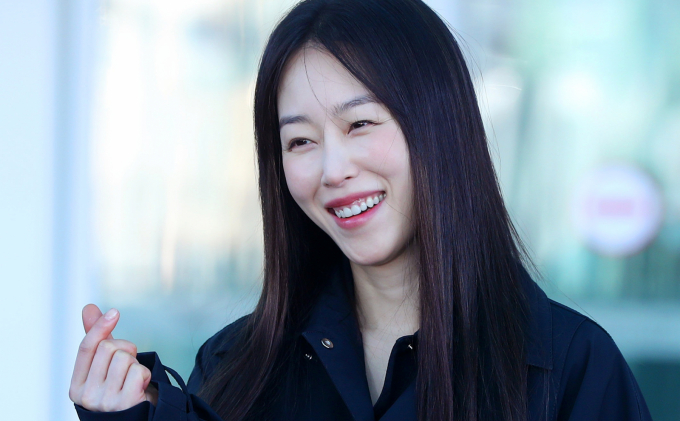 배우 서현진이 국민의힘 한동훈 예비후보를 지지한다는 가짜뉴스가 퍼지자 해명에 나섰다. 사진은 지난 2월 해외 패션쇼 참석을 위해 인천국제공항을 통해 이탈리아 밀라노로 출국한 배우 서현진. /사진=뉴시스