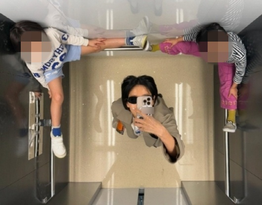 방송인 김나영이 도덕성 논란에 고개를 숙였다. 사진은 김나영이 올린 아들의 엘리베이터 인증샷. /사진=김나영 인스타그