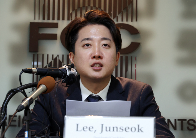 이준석 개혁신당 대선 후보 선거대책위원회가 29일 든든출발자금 공약을 공개했다. 사진은 전날 서울 중구 프레스센터에서 열린 외신기자 간담회에 참석한 이 후보. /사진=뉴스1