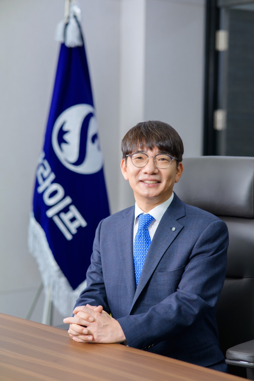 신한라이프가 시니어 시장에 대한 공략을 강화하기 위해 일본 보험사를 벤치마킹하고 있는 것으로 나타났다. 사진은 이영종 신한라이프 사장./사진=신한라이프