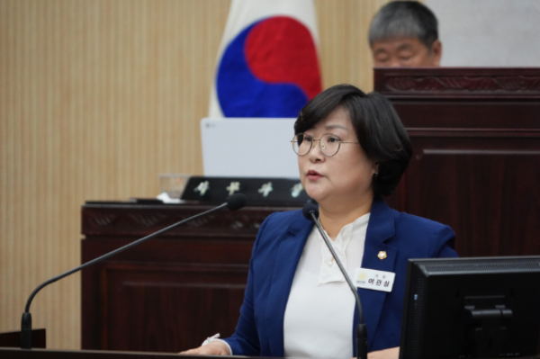  이관실 안성시의원. /사진제공=안성시의회