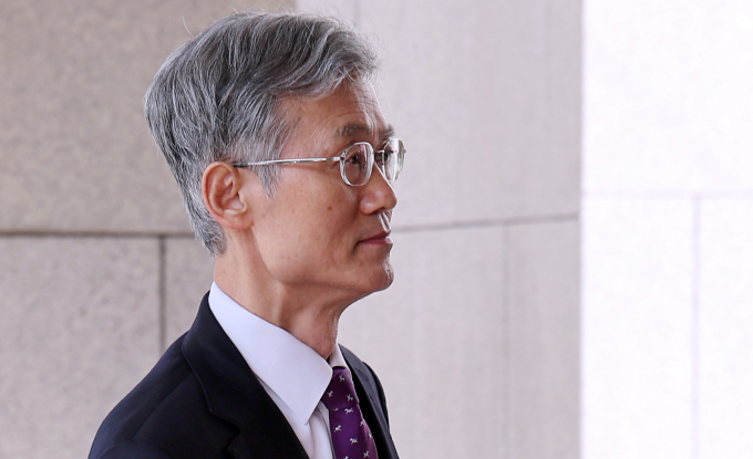 이재명 더불어민주당 대선 후보의 공직선거법 위반 혐의 사건에 대한 대법원의 최종 판단이 이틀 앞으로 다가왔다. 사진은  조희대 대법원장이 지난 24일 오전 서울 서초구 대법원으로 출근하고 있는 모습. /사진=뉴스1