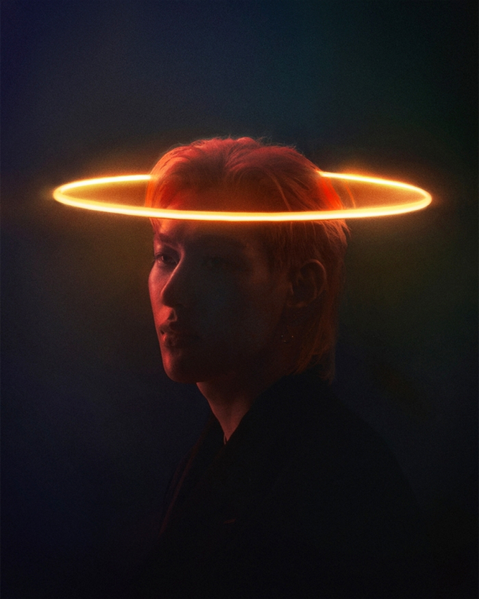 가수 뱀뱀이 새소속사 헤일로코퍼레이션과 계약했다. 사진은 헤일로코퍼레이션이 공개한 가수 뱀뱀 비주얼 컷. /사진=헤일로코퍼레이션
