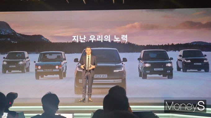 로빈 콜건 JLR 코리아 대표가 '고객 만족'에 초점을 맞춘 새 서비스 프로세스를 공개했다. /사진=김창성 기자