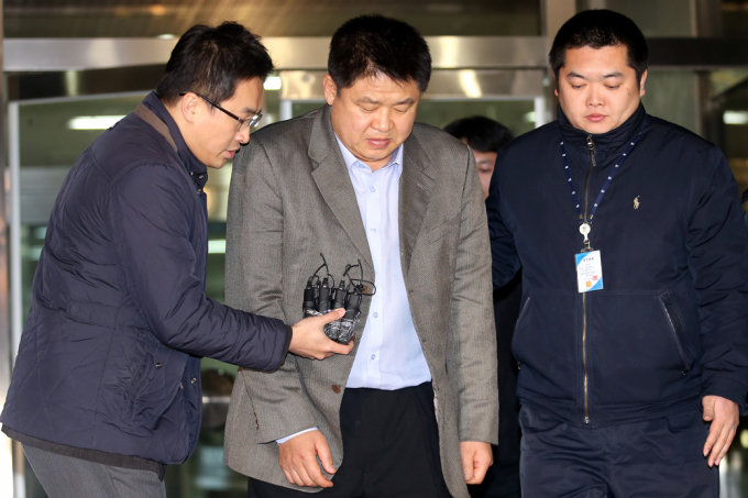  농구교실 법인 자금을 빼돌린 혐의로 1심에서 실형을 선고받은 강동희 전 프로농구 감독이  판결에 불복해 항소했다. 사진은 2013년 3월11일 프로농구 승부조작혐의를 받는 강동희 원주 동부 감독이 경기 의정부지방검찰청을 나서 의정부교도소로 향하고 있는 모습. /사진=뉴스1